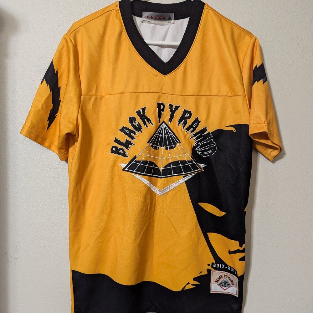 Black Pyramid CHRIS BROWN  Yellow Jersey SIZE Small